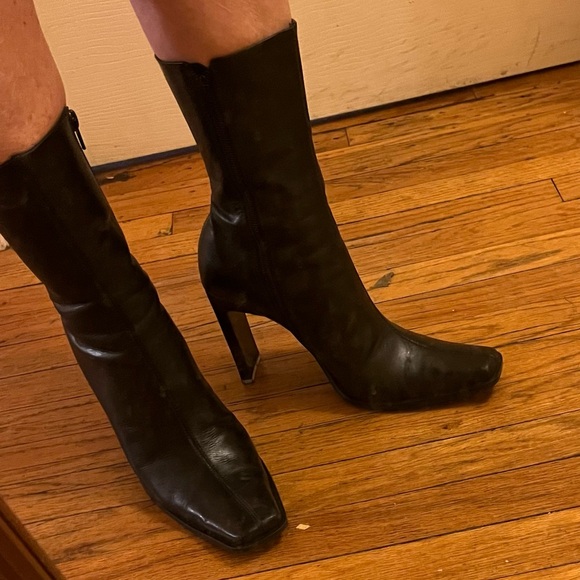 Steve Madden black, leather sides, zipper, high heel square toe boots size8 - Picture 4 of 5